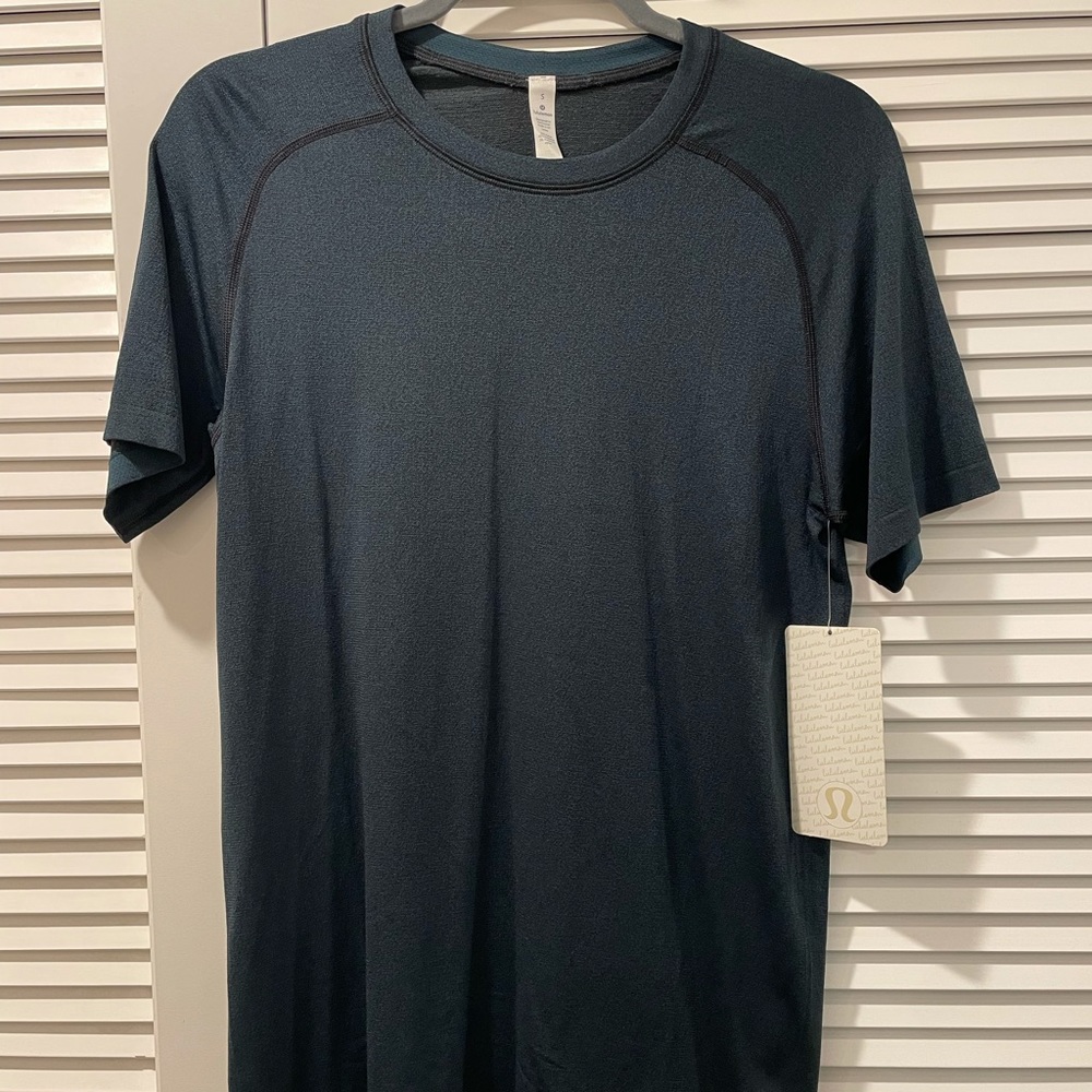 Small lululemon metal vent tech